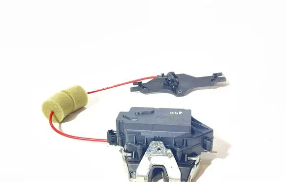 Mercedes-Benz E W211 Loading door lock A1647400635