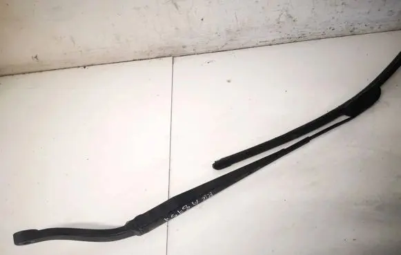 Chevrolet Captiva Front wiper blade arm