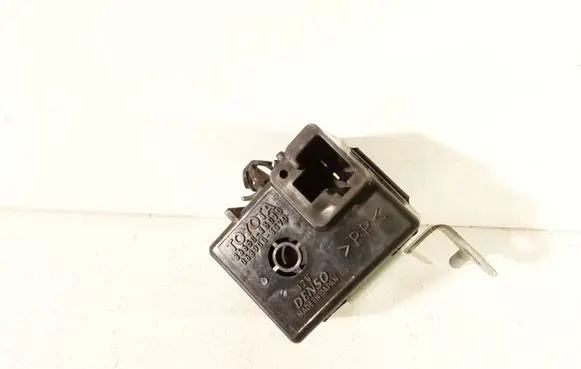 Toyota Corolla Verso AR10 Horn buzzer relay 8665013010 0689003570