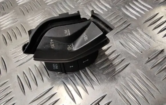 Ford Kuga II Steering wheel buttons/switches BM5T9E740AB