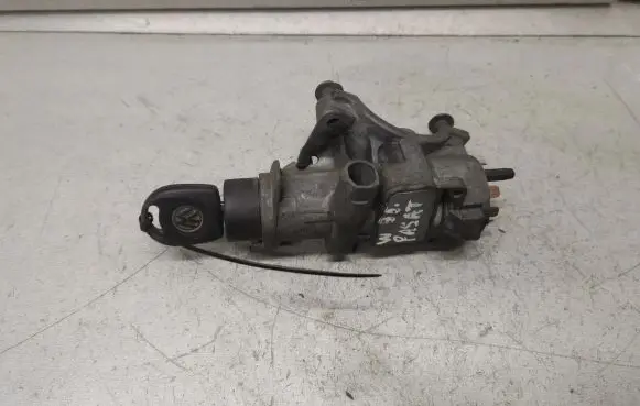 Volkswagen PASSAT B5 Ignition lock 4B0905851
