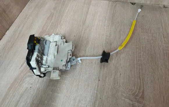 Audi A4 S4 B7 8E 8H Rear door lock