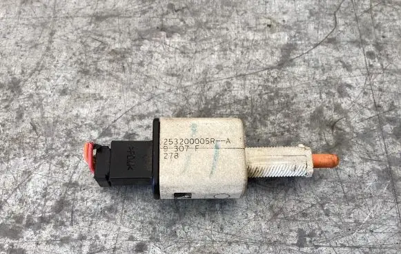Renault Megane III Brake pedal sensor switch 253200005R 9307F