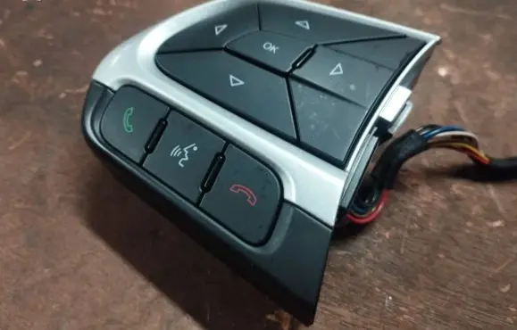 Jeep Renegade Steering wheel buttons/switches 735572823