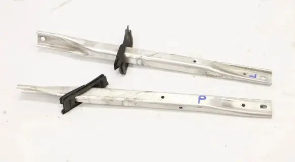Audi A4 S4 B9 8W Engine mount bracket 8W0805645B