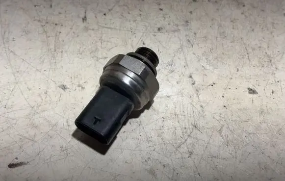 Skoda Octavia Mk3 (5E) Oil pressure sensor 05E906277A 04C906060C