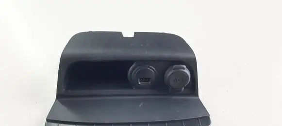 Peugeot 2008 I USB socket connector 96746552779 9674655277