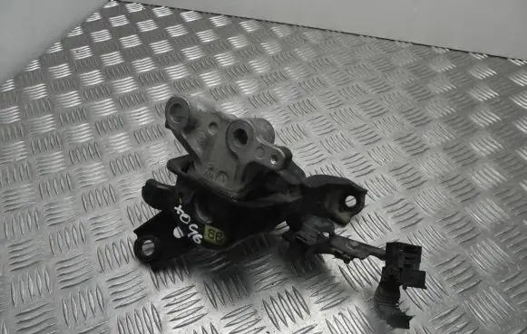 Engine mount bracket