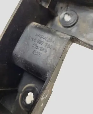 Volkswagen Jetta V Rear bumper mounting bracket 1K5807394A