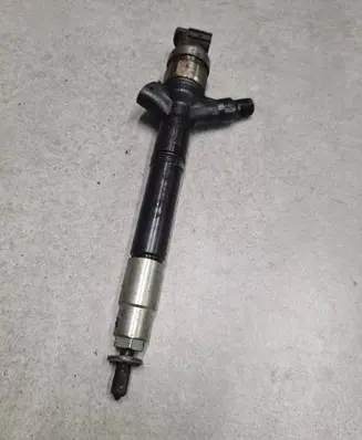 Toyota RAV 4 (XA30) Fuel injector 236700R050