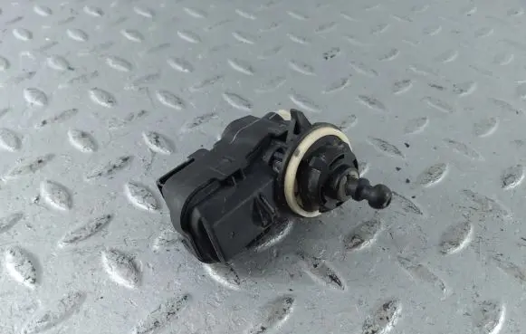 Toyota Corolla Cross Headlight level adjustment motor 8566116020 92003437
