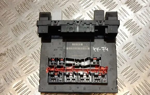 Volkswagen PASSAT B6 Fuse module 3C0937049AJ 4774