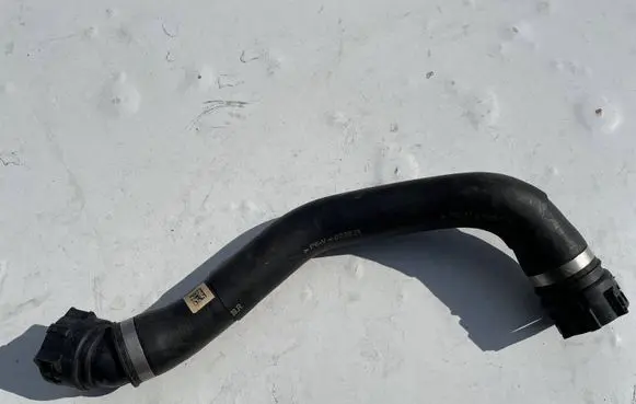BMW 5 G30 G31 Engine coolant pipe/hose 8572911