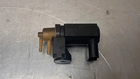 Volvo V70 Turbo solenoid valve 31339808 70466400 17T2281