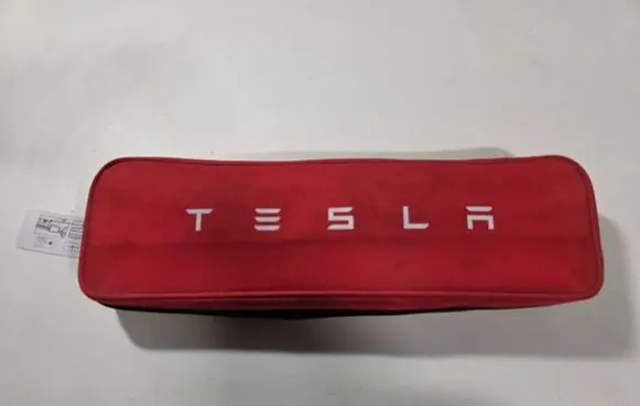Tesla Model 3 First aid kit P1475076-00-C