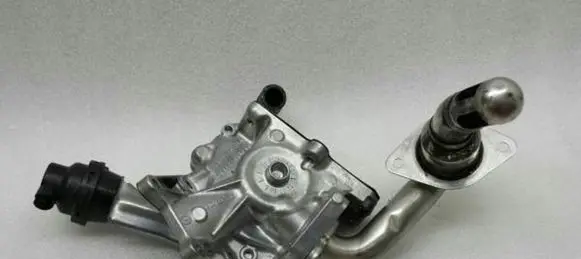 Mercedes-Benz CLS C218 X218 EGR valve cooler A6511420467