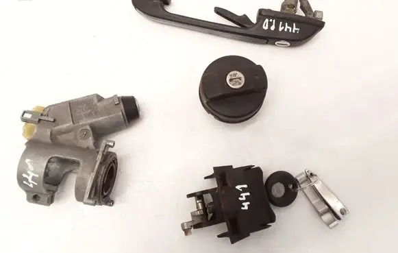 Volkswagen Golf II Ignition lock 357905851