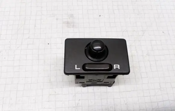 Nissan Almera Wing mirror switch