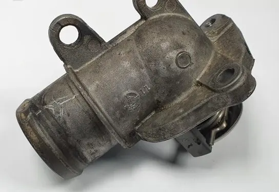 Chrysler 300 - 300C Thermostat housing A6422000315