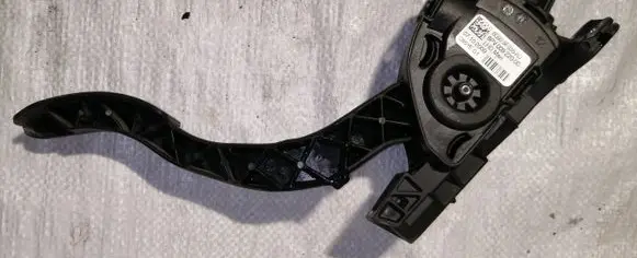 Volvo V70 Accelerator throttle pedal