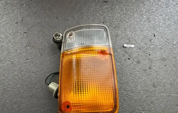 Nissan Patrol Y60 Front indicator light B61200Y000