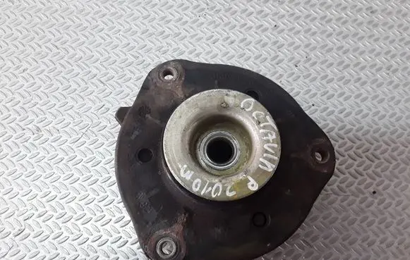 Skoda Octavia Mk2 (1Z) Front upper strut mount 1K0412331C