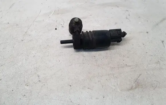 Volkswagen PASSAT B6 Windscreen/windshield washer pump 1K6955651 3122789