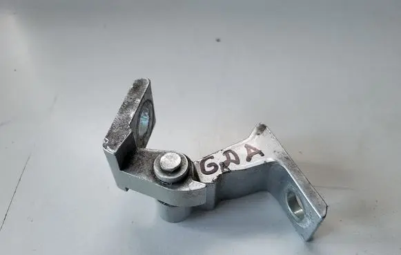 Skoda Octavia Mk3 (5E) Rear door lower hinge 8K0831402B