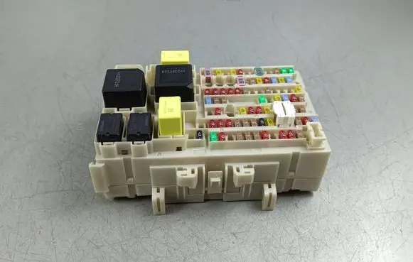 Nissan X-Trail T33 Fuse module 