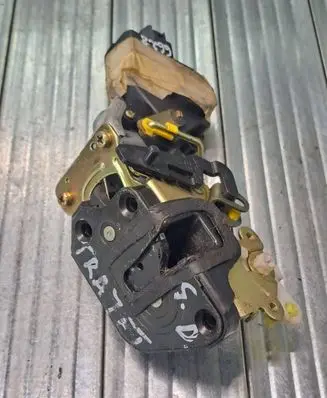Hyundai Trajet Rear door lock