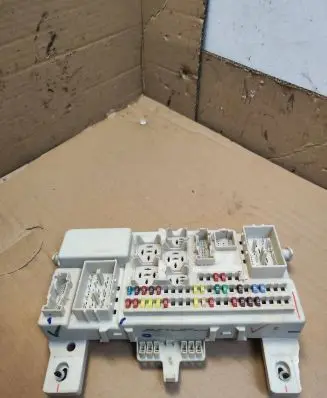 Mazda 3 I Fuse module BP8F66730G 519080097 00207258