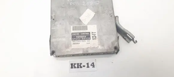 Toyota Avensis T220 Engine control unit/module 8966105410 MB1758005025