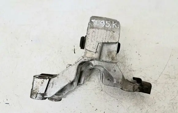 Honda Accord Engine mount bracket