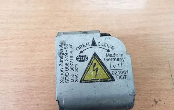 Audi A6 S6 C6 4F Headlight ballast module Xenon 5D0008319
