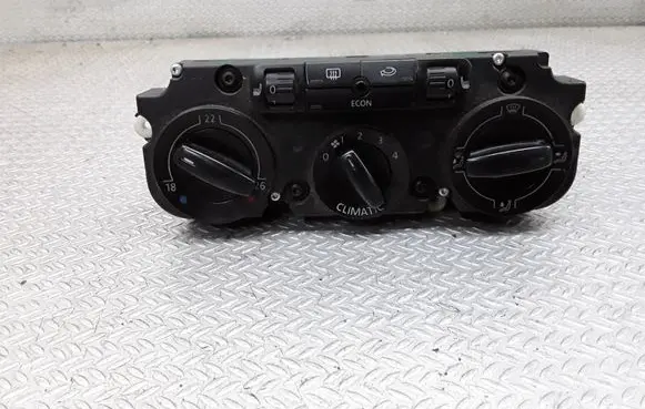 Volkswagen Touran I Climate control unit