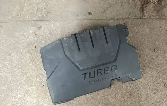 Engine cover (trim)