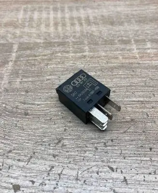 Volkswagen PASSAT B5 Other relay 8Z0951253 SN7