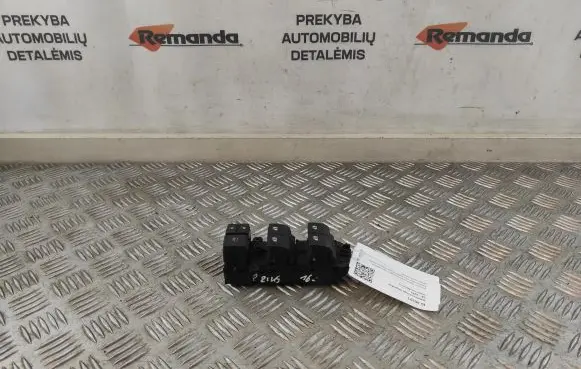 Toyota Prius (XW50) Electric window control switch 8404047070 515676A