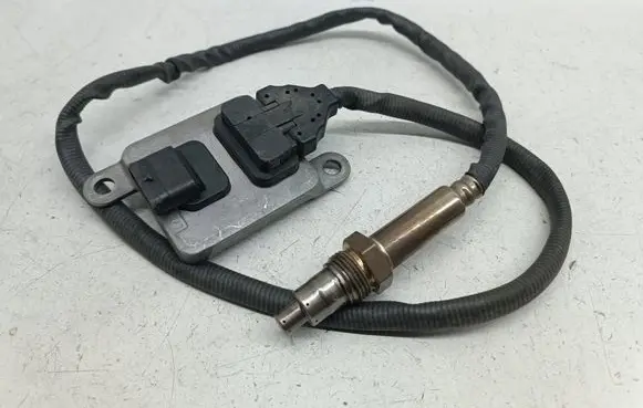 Mercedes-Benz C W205 Lambda probe sensor A0009053706 1611090538