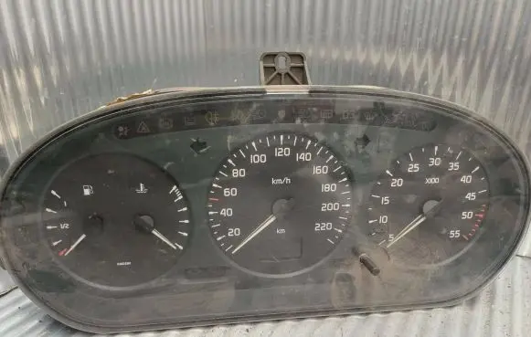 Renault Megane I Speedometer (instrument cluster) 7700847784F 21611524 S0271774T