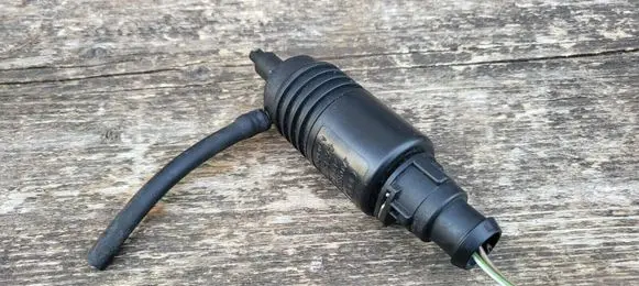 Audi 100 S4 C4 Windscreen/windshield washer pump 4A0955651