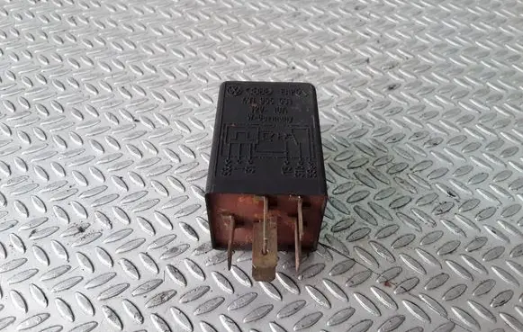Audi A6 S6 C5 4B Window wiper relay 431955531