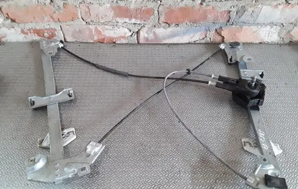 Citroen Berlingo Front door manual window regulator 