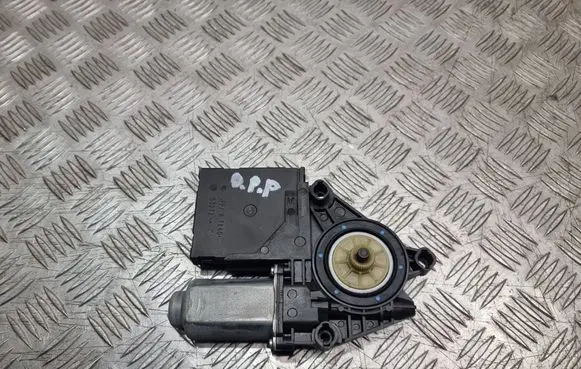 Volkswagen Touran II Front door window regulator motor 05075732 5K0959792 73203041521002