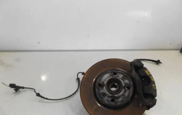 Renault Clio III Front wheel hub spindle knuckle