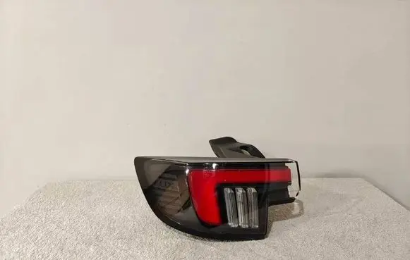 Opel Mokka B Rear/tail lights 9861335480