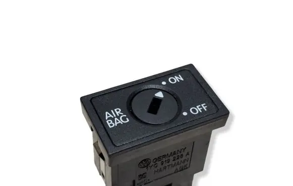 Passenger airbag on/off switch
