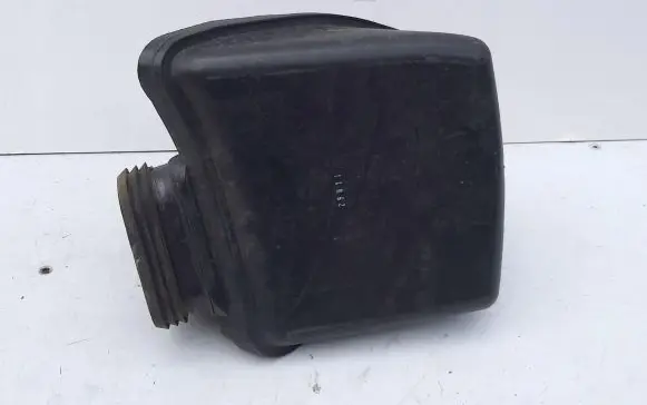 Chevrolet Cruze II Intake resonator 13337770