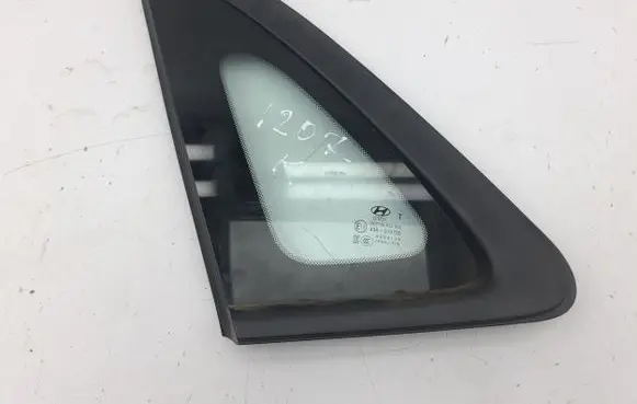Hyundai Kona I Rear side window