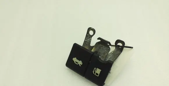 Nissan Juke I F15 Engine bonnet (hood) release handle